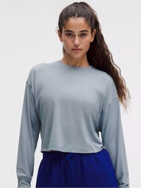 lululemon athletica Light Gray Cropped Long Sleeve Top